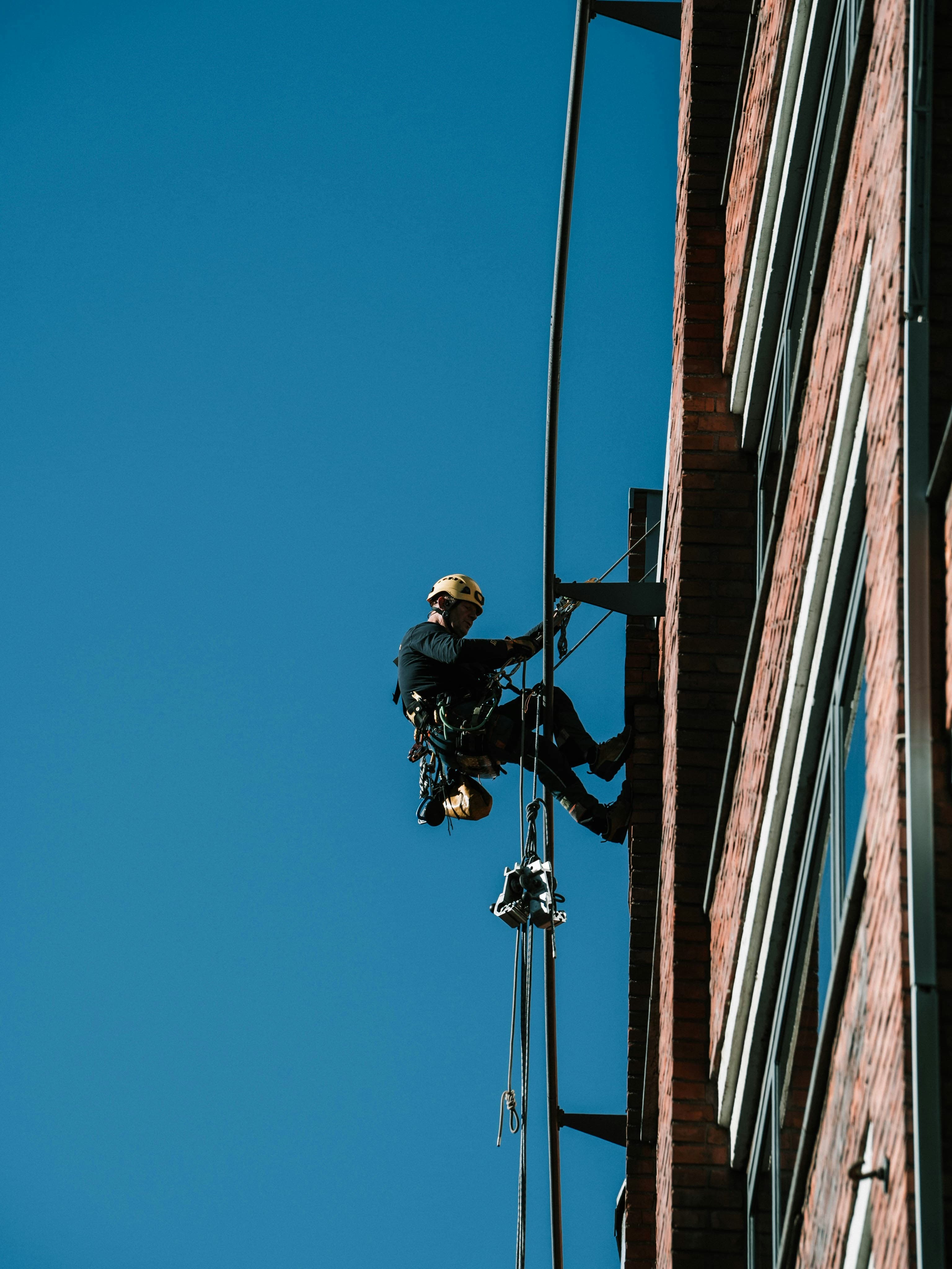 Cordiste Alticorde en intervention sur façade